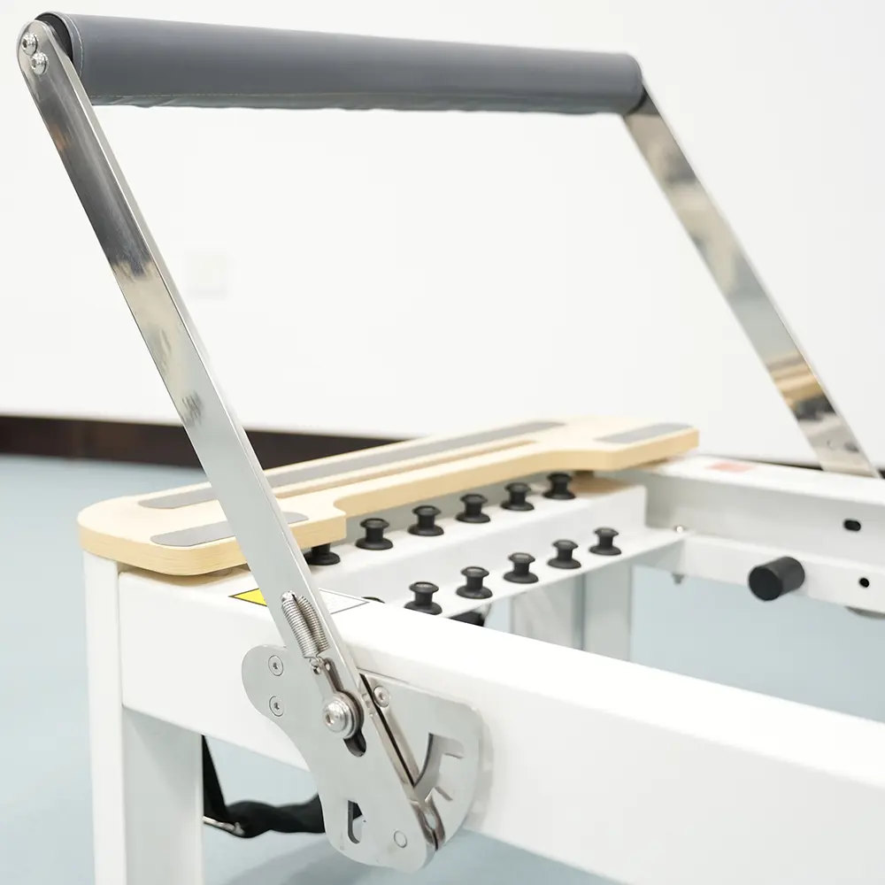 高性能スタジオトレーニング用の業務用ピラティスリフォーマー